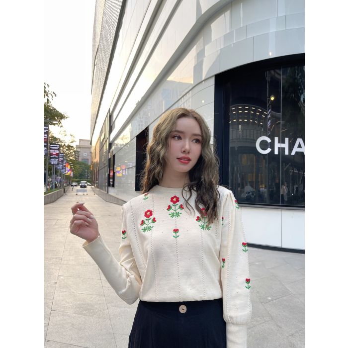 POPPY EMBROIDERY KNIT SWEATER