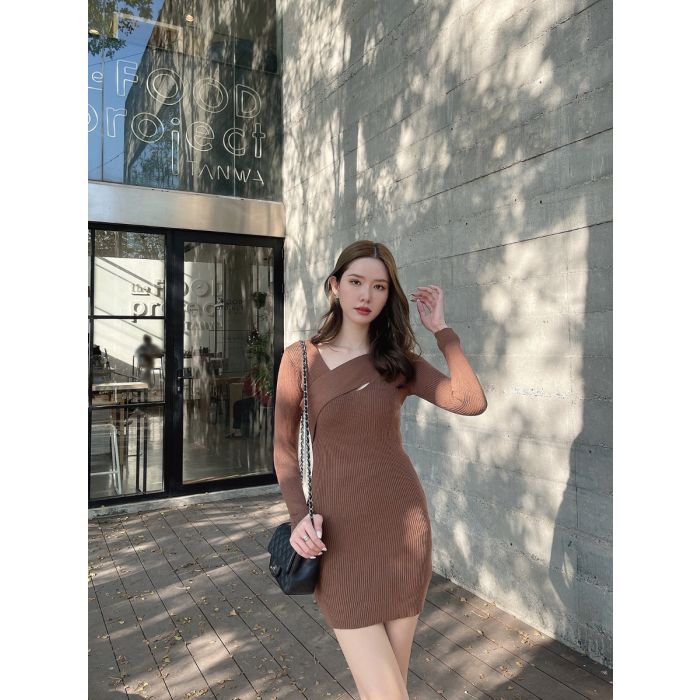 CARAMEL SLASH RIBBED KNIT DRESS-BROWN