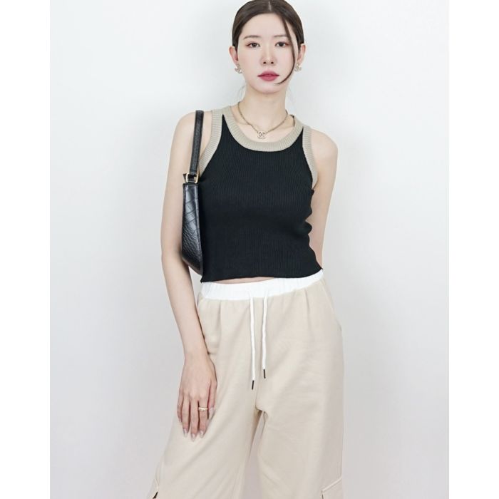 COFFEE KNIT SLEEVELESS TOP-BLACK