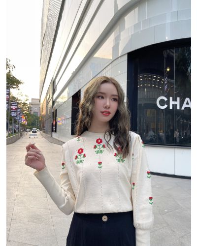 POPPY EMBROIDERY KNIT SWEATER